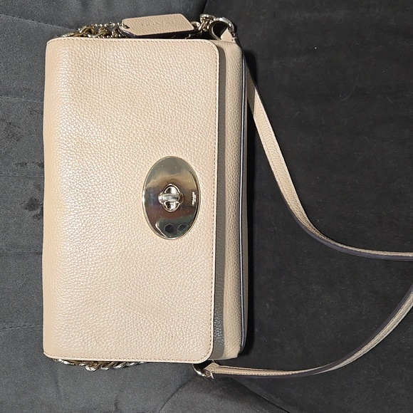 COACH Crosstown Crossbody Bag Turn Lock NUDE Leather - Picture 1 of 2